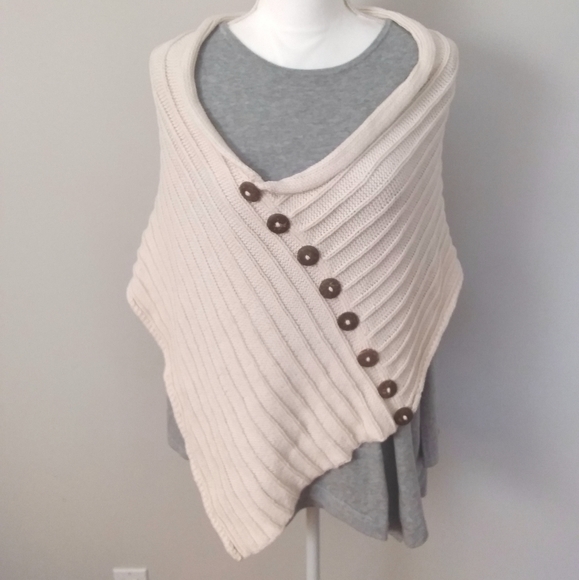 Pure & Co. Sweaters - 4/$20 🌸 Pure & Co. Ivory Knit Poncho w/Buttons
